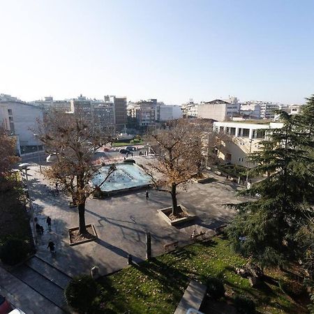 Λάρισα Διαμέρισμα Με Θέα Πλατεία Στο Κέντρο Της Πόλης Apartment Luaran gambar