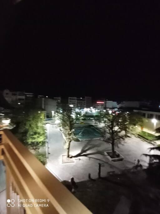 Λάρισα Διαμέρισμα Με Θέα Πλατεία Στο Κέντρο Της Πόλης Apartment Luaran gambar