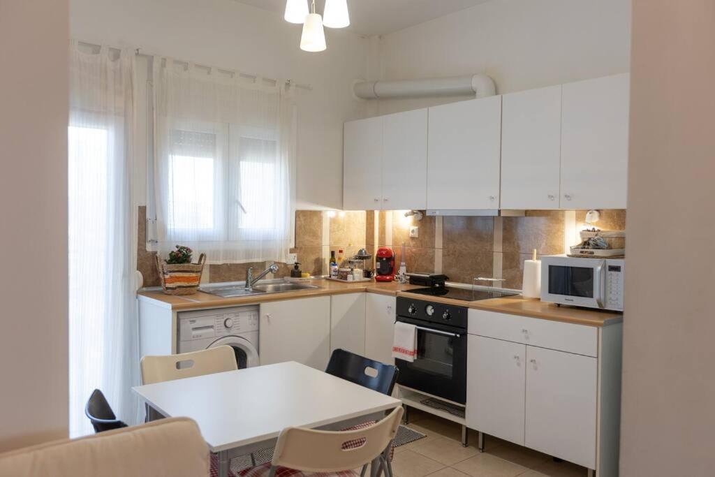 Λάρισα Διαμέρισμα Με Θέα Πλατεία Στο Κέντρο Της Πόλης Apartment Luaran gambar